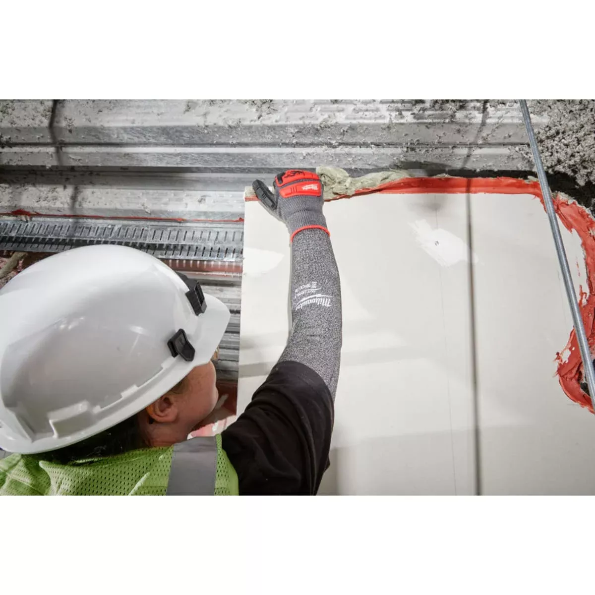 Milwaukee 48-73-9051 18 Cut Level 5 Protective Sleeves